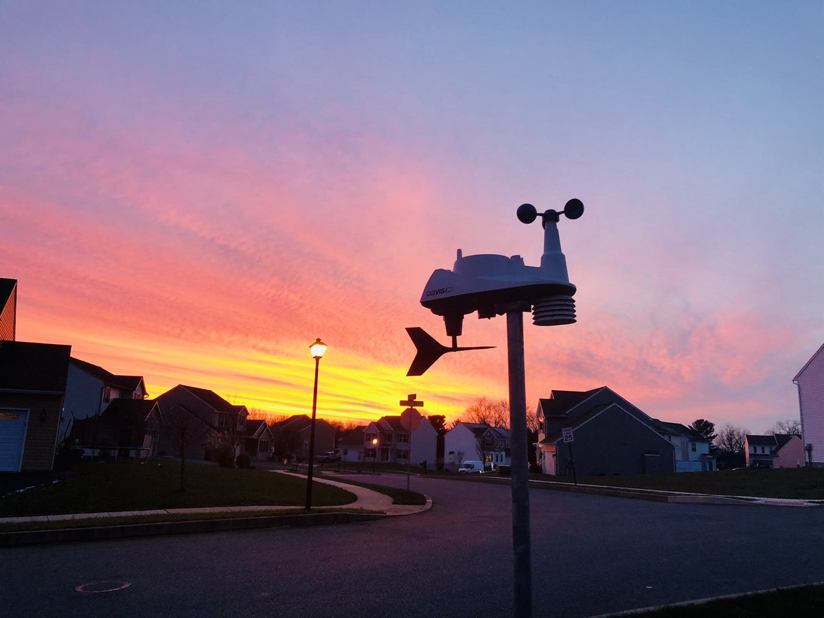 Vantage Vue by Chris H from Lebanon PA weather station on mounting pole front yard
